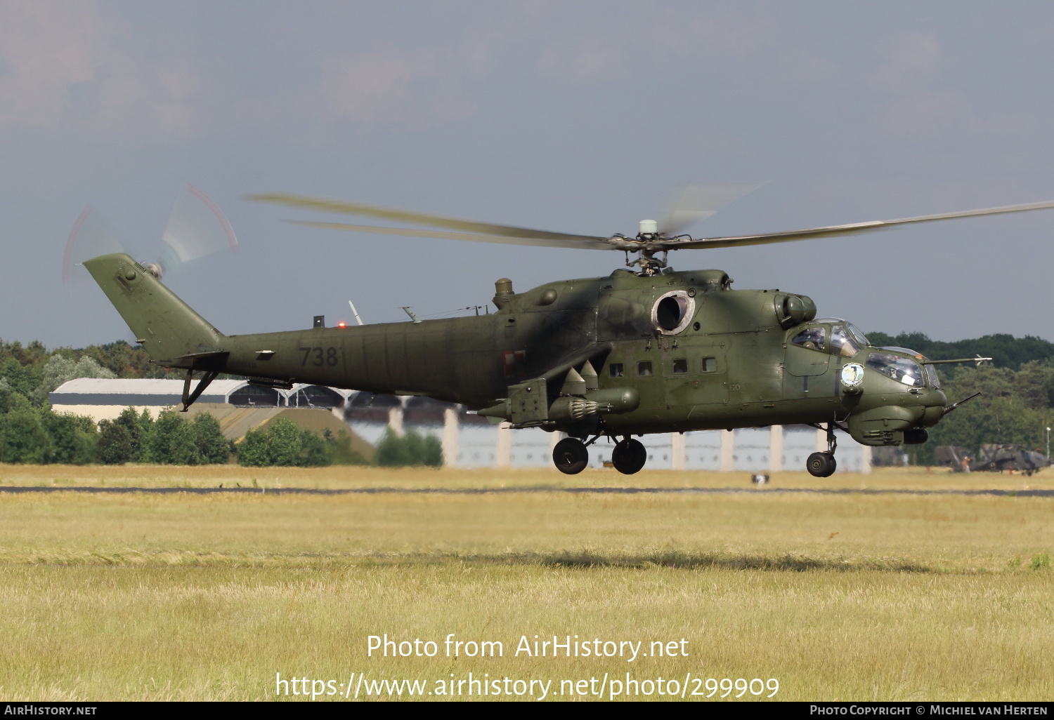 Aircraft Photo of 738 | Mil Mi-24W | Poland - Army | AirHistory.net #299909