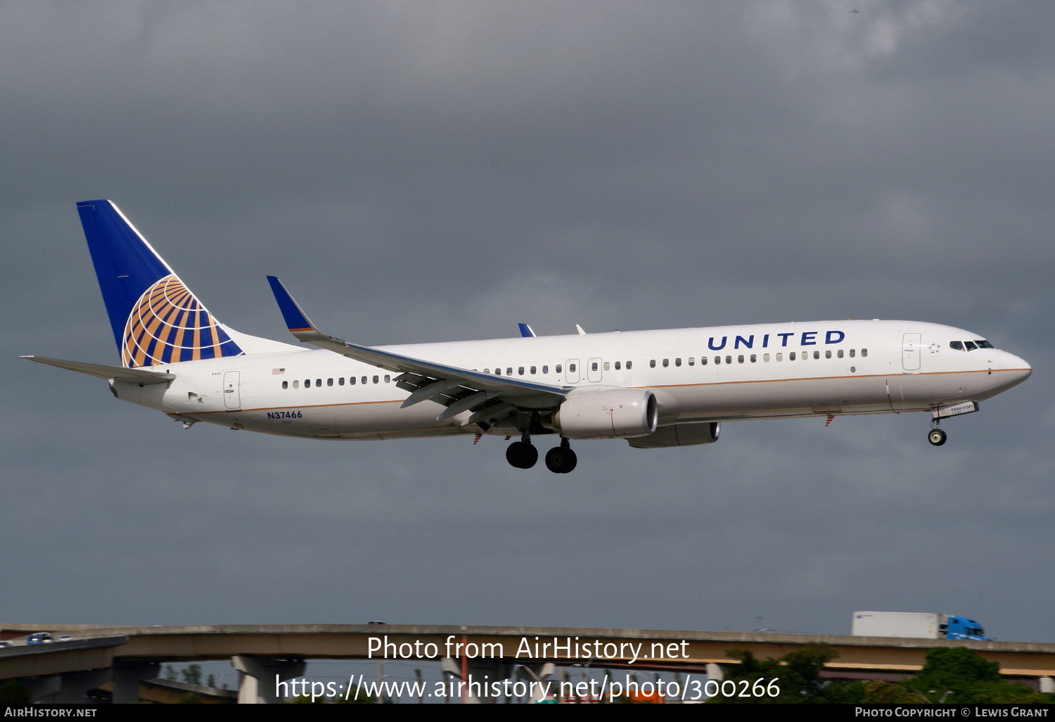 Aircraft Photo of N37466 | Boeing 737-924/ER | United Airlines | AirHistory.net #300266