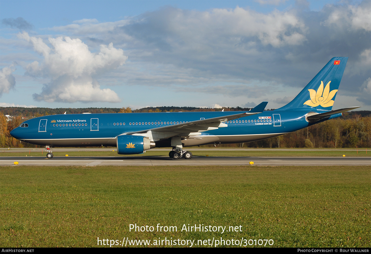 Aircraft Photo of HB-IQK | Airbus A330-223 | Vietnam Airlines | AirHistory.net #301070