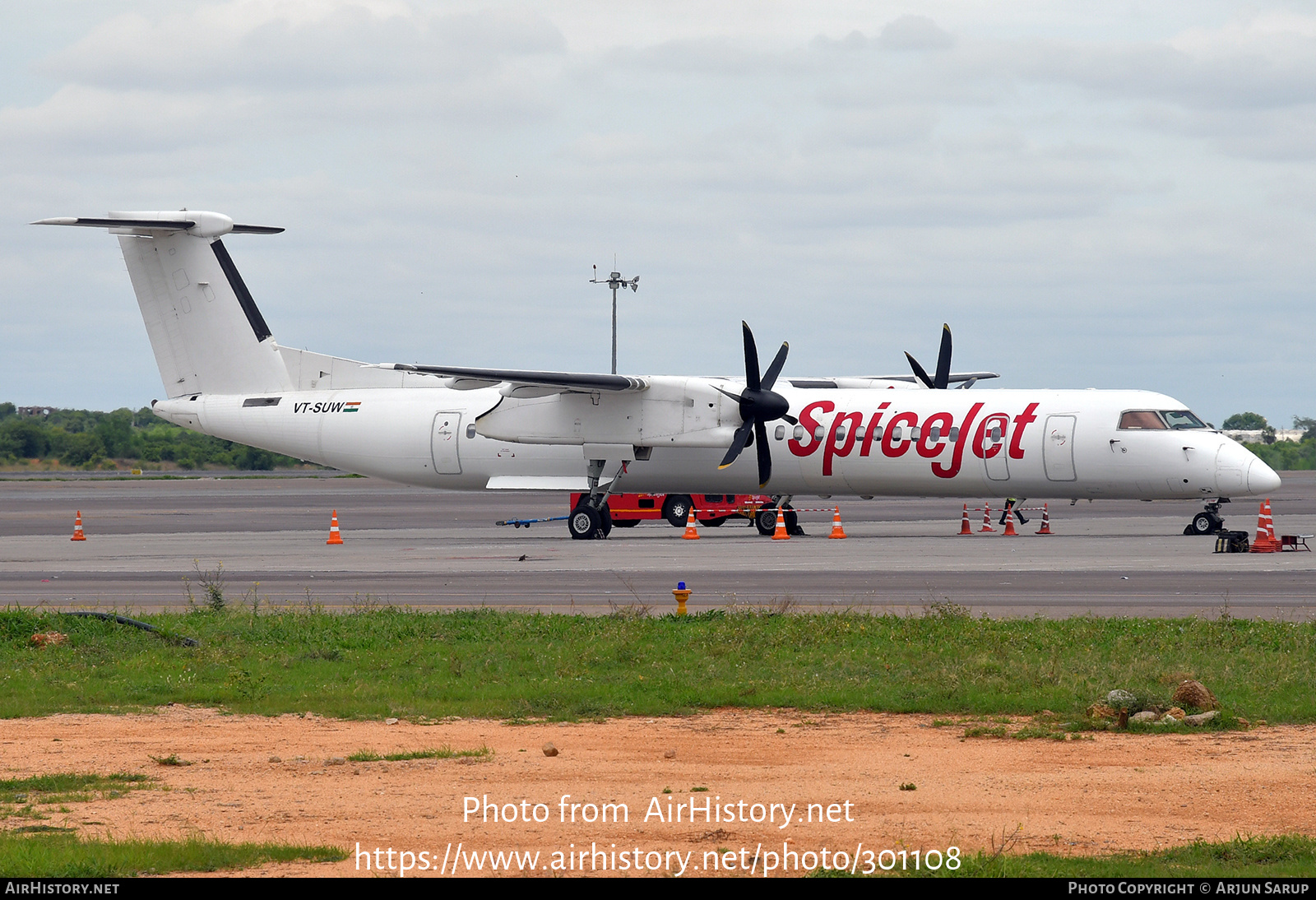 Aircraft Photo of VT-SUW | Bombardier DHC-8-402 Dash 8 | SpiceJet | AirHistory.net #301108