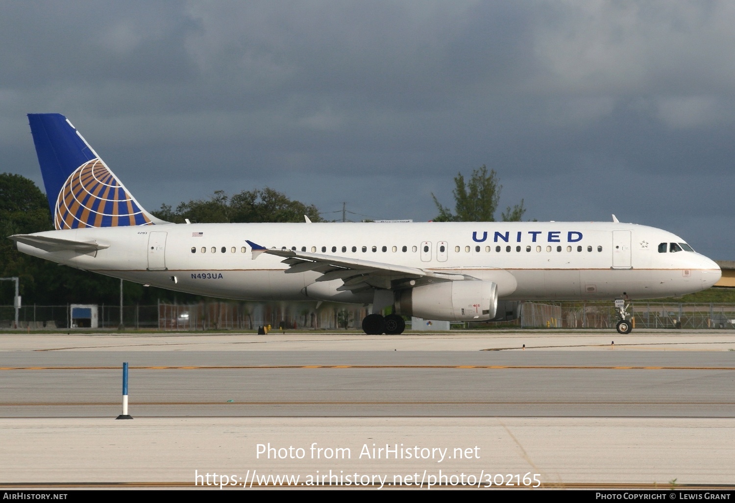 Aircraft Photo of N493UA | Airbus A320-232 | United Airlines | AirHistory.net #302165