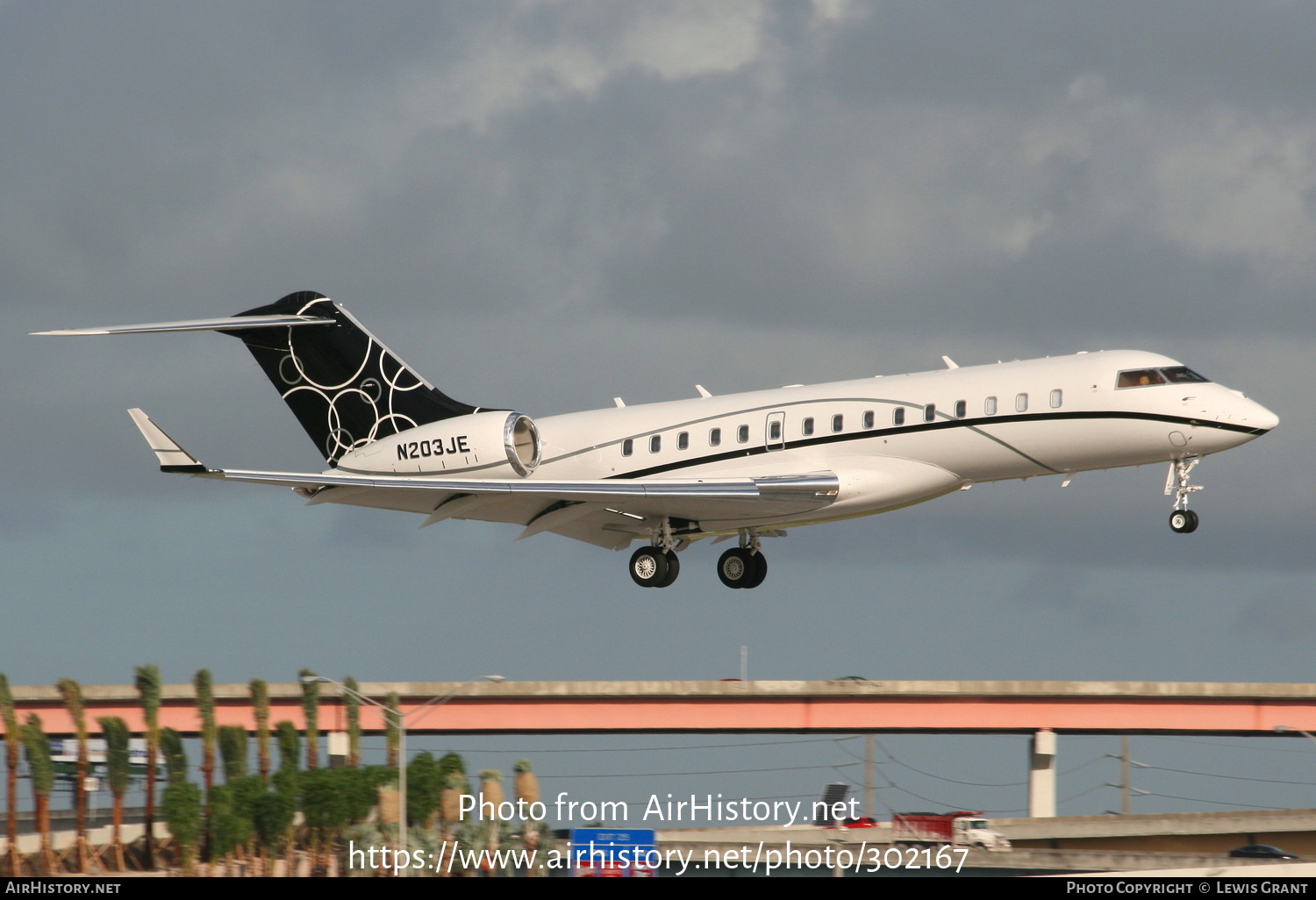 Aircraft Photo of N203JE | Bombardier Global 6000 (BD-700-1A10) | AirHistory.net #302167