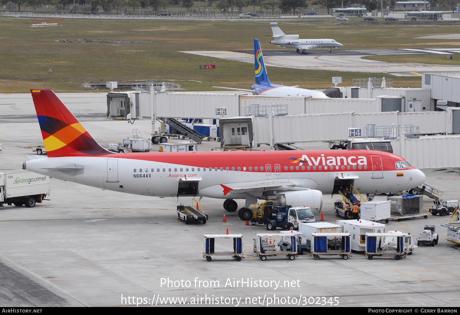 Aircraft Photo of N664AV | Airbus A320-214 | Avianca | AirHistory.net #302345