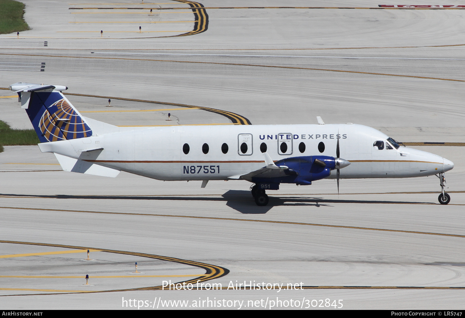 Aircraft Photo of N87551 | Beech 1900D | United Express | AirHistory.net #302845