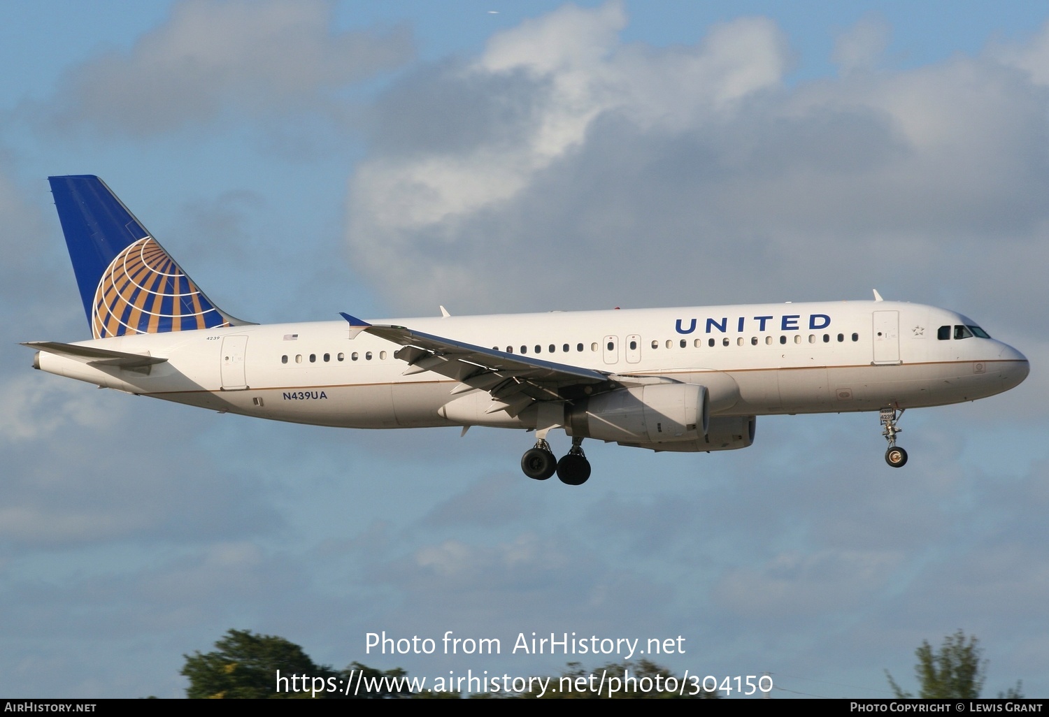 Aircraft Photo of N439UA | Airbus A320-232 | United Airlines | AirHistory.net #304150