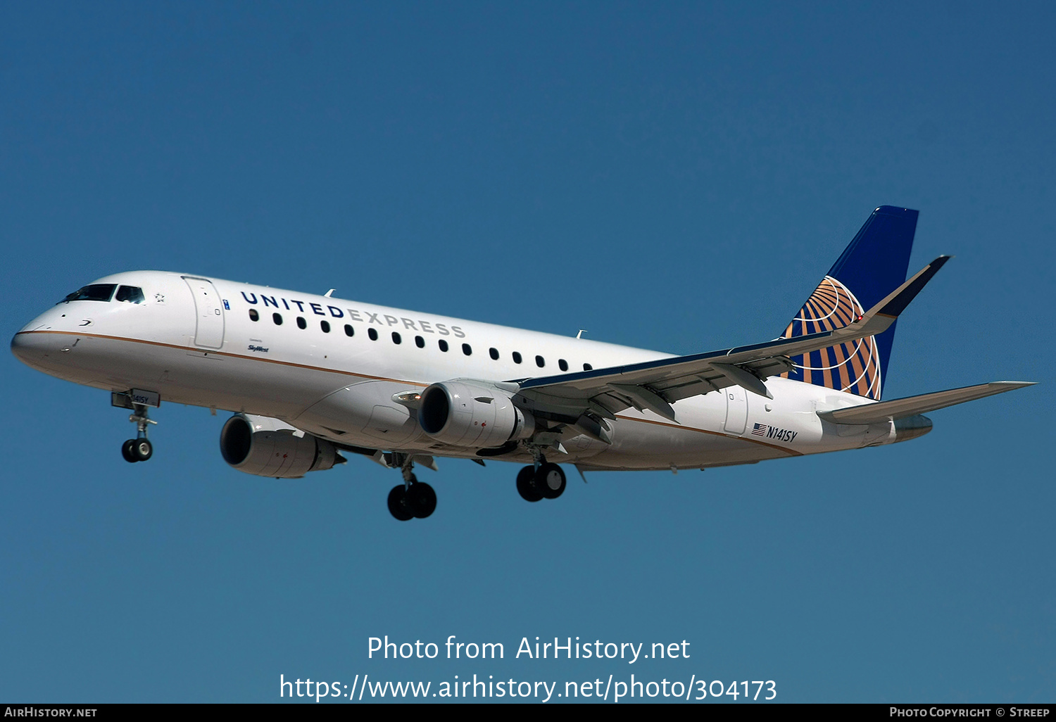 Aircraft Photo of N141SY | Embraer 175LR (ERJ-170-200LR) | United Express | AirHistory.net #304173