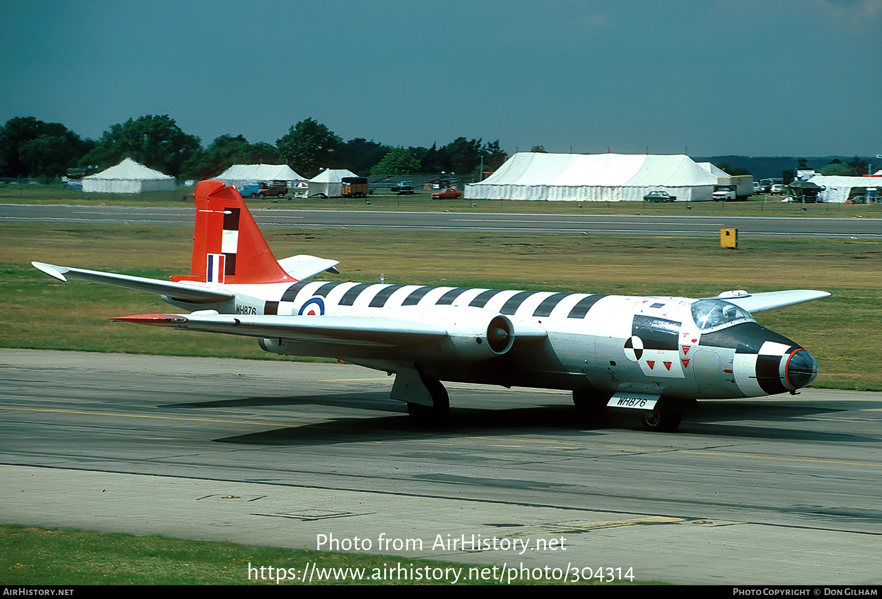 Aircraft Photo of WH876 | English Electric Canberra B2(mod) | UK - Air Force | AirHistory.net #304314