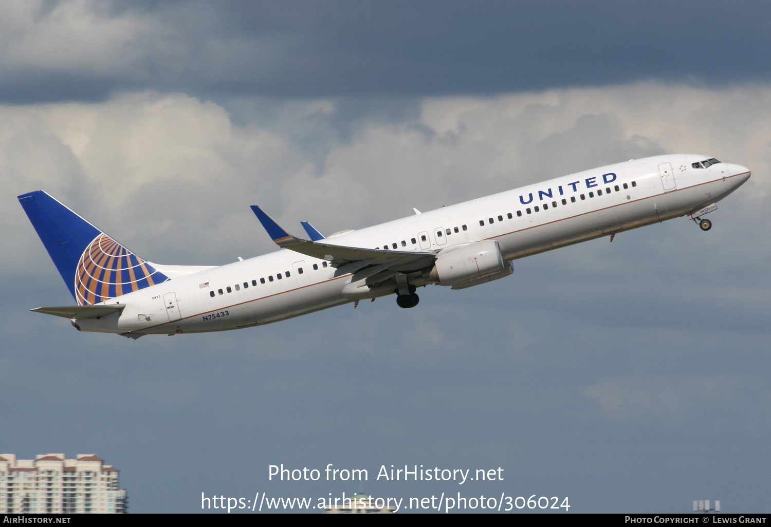 Aircraft Photo of N75433 | Boeing 737-924/ER | United Airlines | AirHistory.net #306024