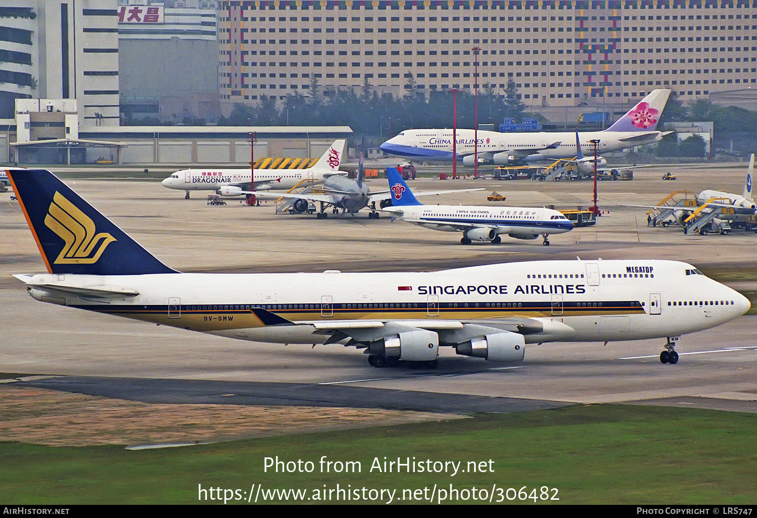 Aircraft Photo of 9V-SMW | Boeing 747-412 | Singapore Airlines | AirHistory.net #306482