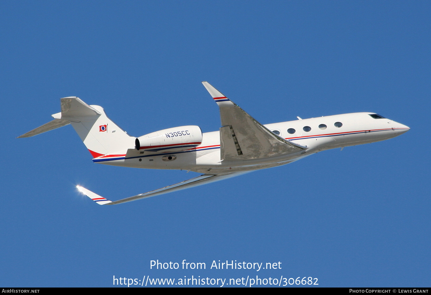 Aircraft Photo of N305CC | Bombardier Global Express (BD-700-1A10) | Carnival Corporation | AirHistory.net #306682