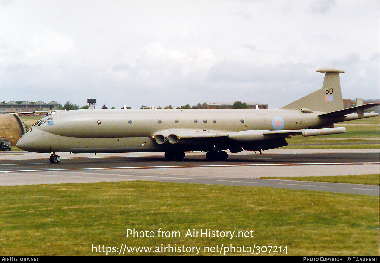 Aircraft Photo of XV250 | Hawker Siddeley HS-801 Nimrod MR.2P | UK - Air Force | AirHistory.net #307214