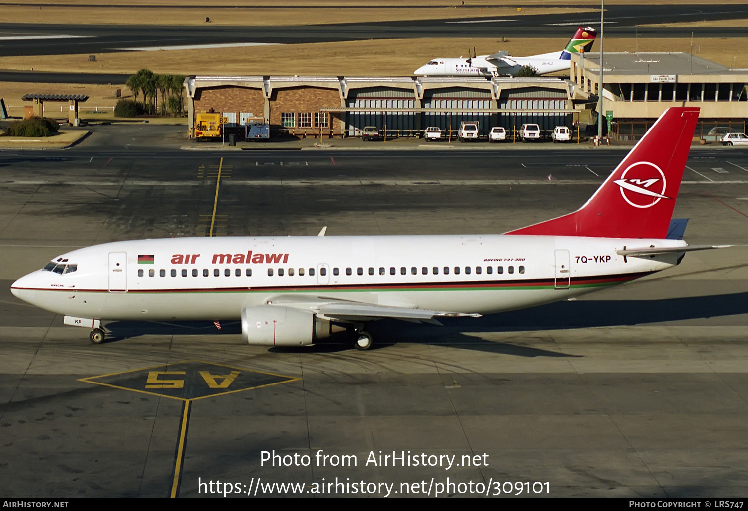 Aircraft Photo of 7Q-YKP | Boeing 737-33A | Air Malawi | AirHistory.net #309101