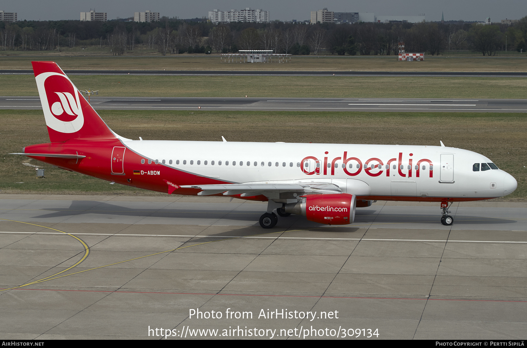 Aircraft Photo of D-ABDW | Airbus A320-214 | Air Berlin | AirHistory.net #309134