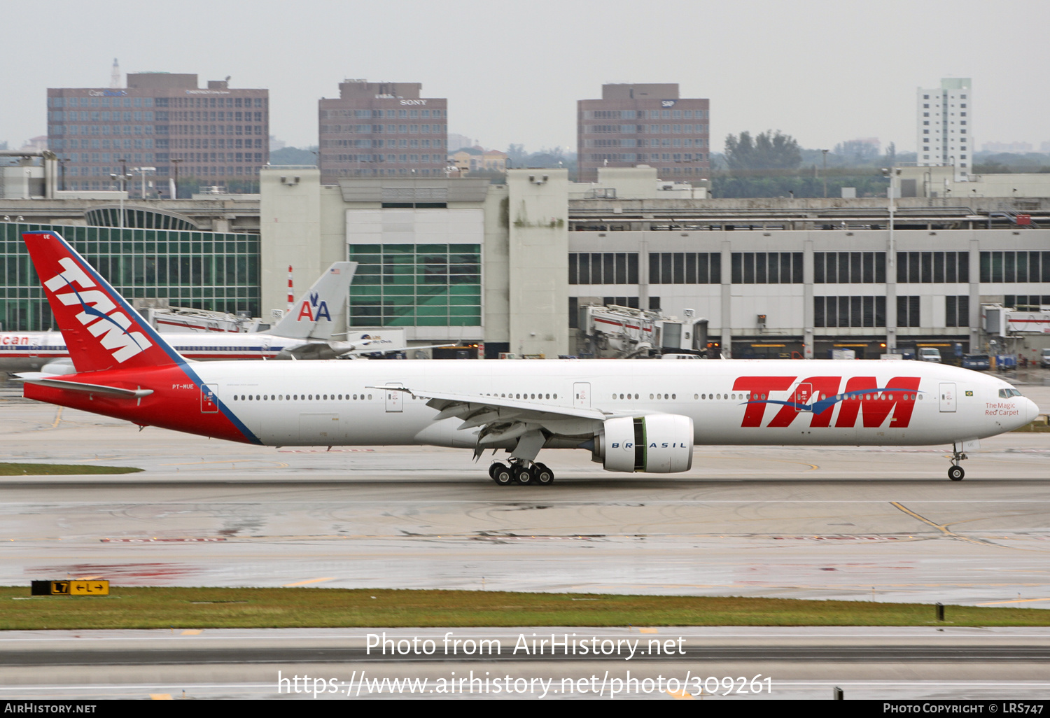 Aircraft Photo of PT-MUE | Boeing 777-32W/ER | TAM Linhas Aéreas | AirHistory.net #309261