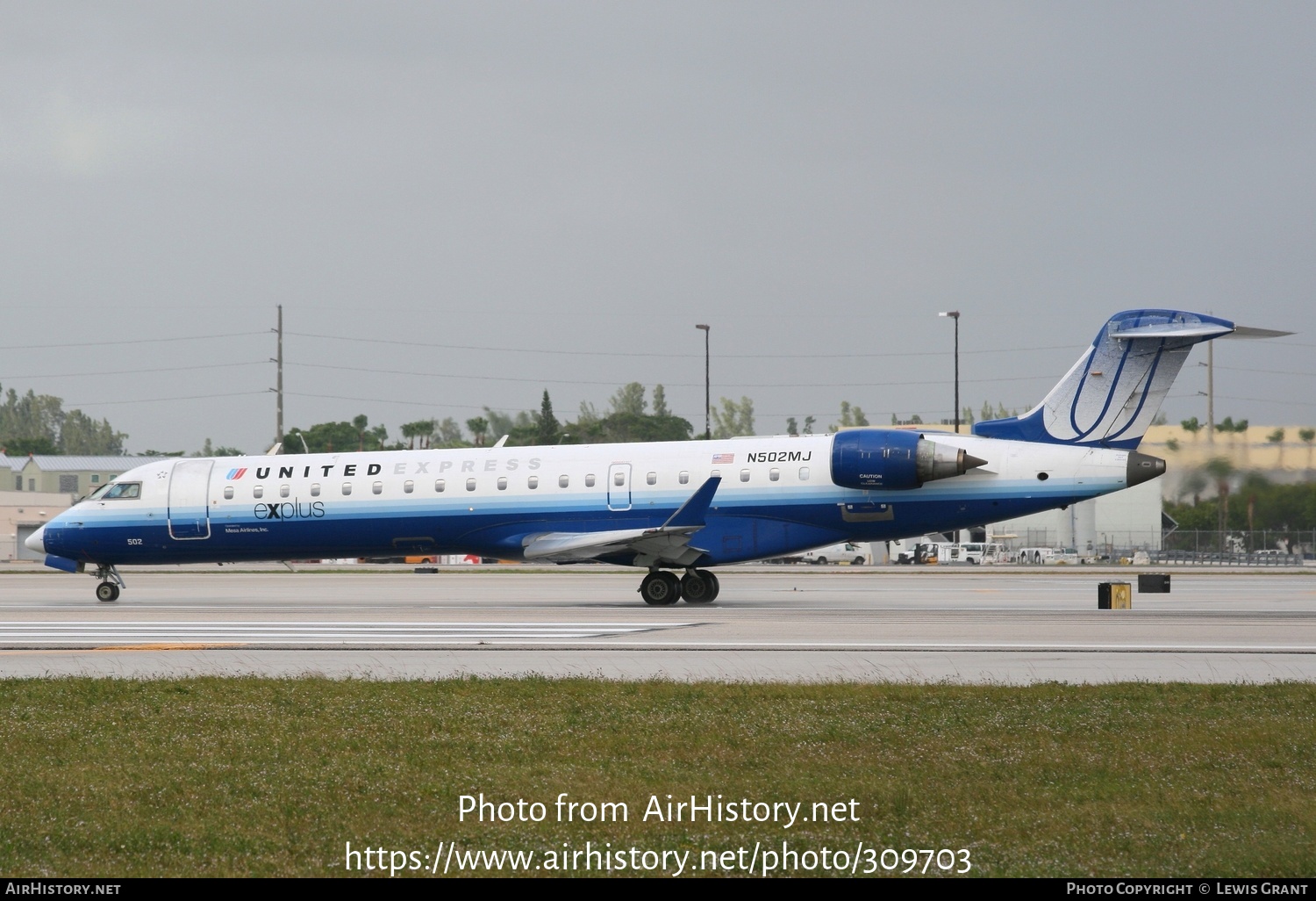 Aircraft Photo of N502MJ | Bombardier CRJ-701ER (CL-600-2C10) | United Express | AirHistory.net #309703