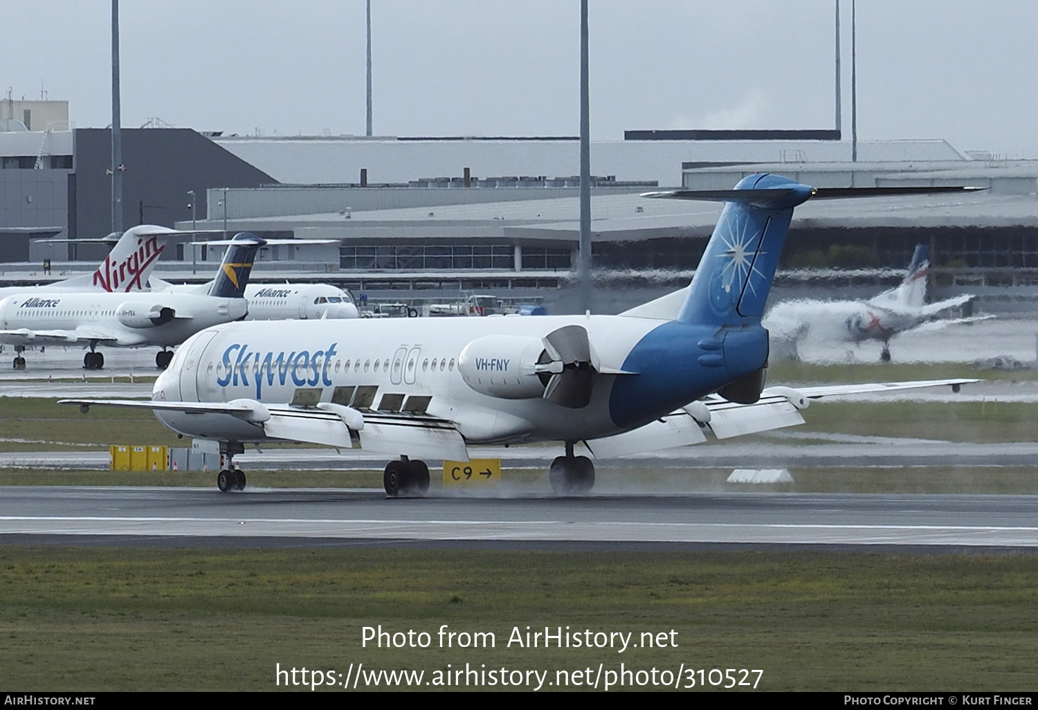 Aircraft Photo of VH-FNY | Fokker 100 (F28-0100) | Skywest Airlines | AirHistory.net #310527