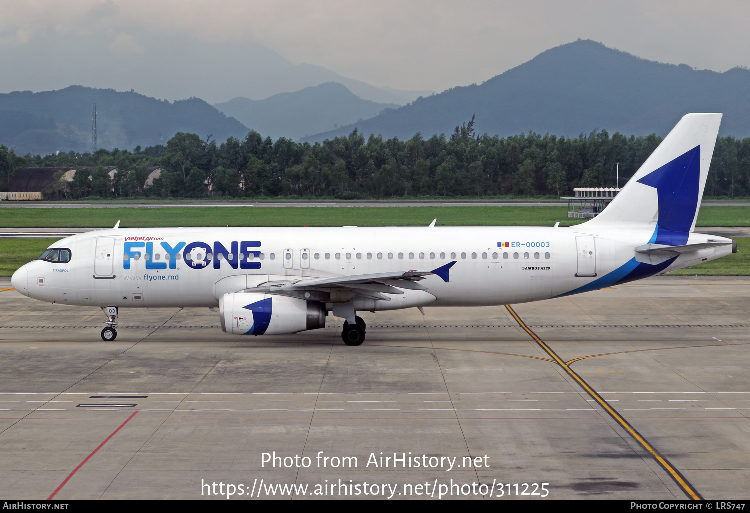 Aircraft Photo of ER-00003 | Airbus A320-233 | FlyOne | AirHistory.net #311225