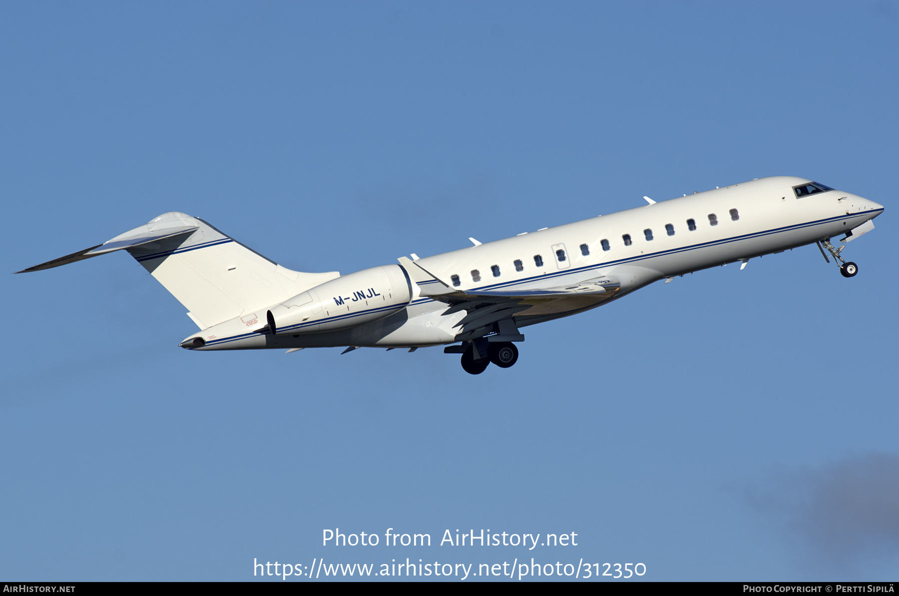 Aircraft Photo of M-JNJL | Bombardier Global Express (BD-700-1A10) | AirHistory.net #312350