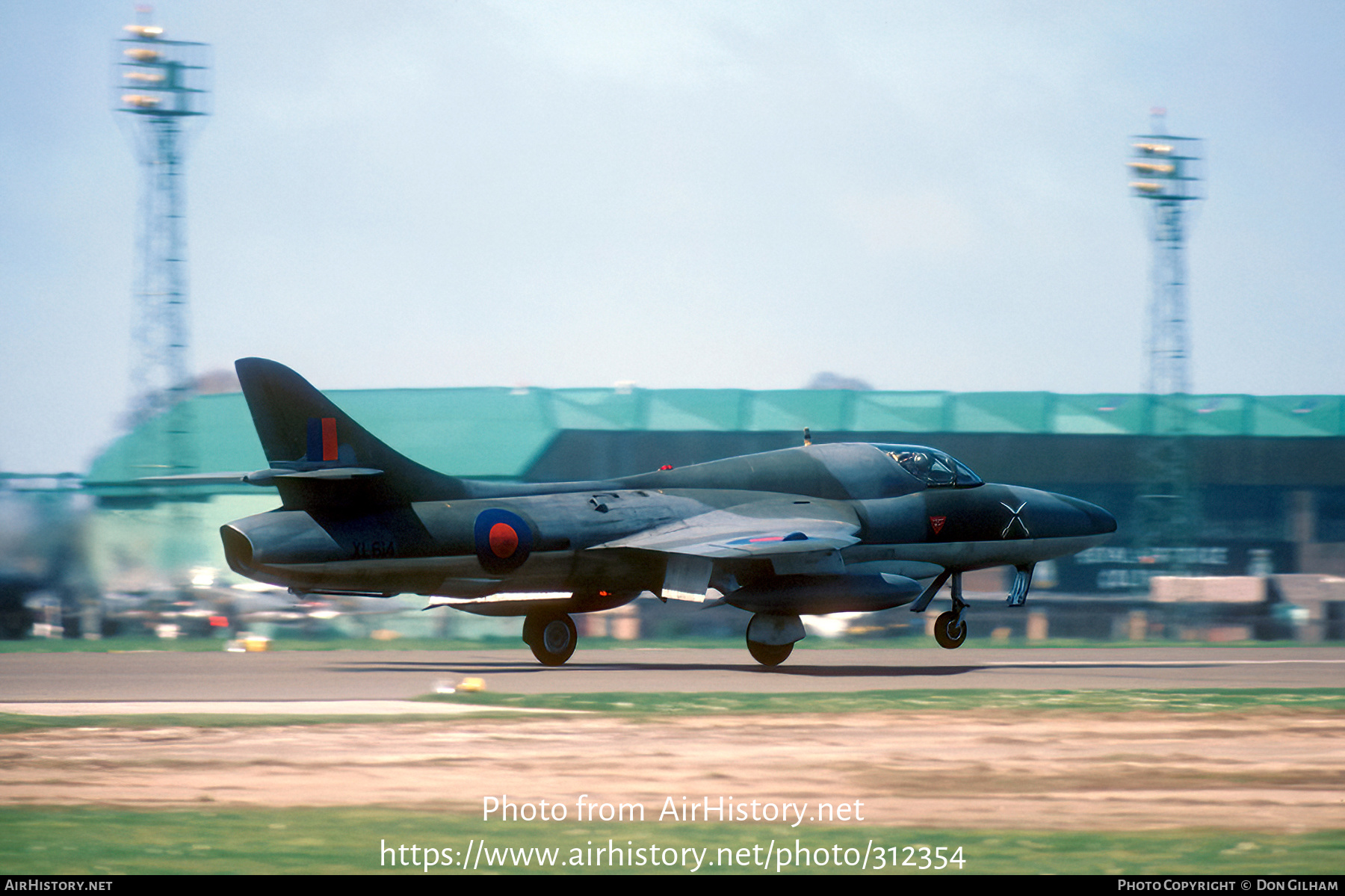 Aircraft Photo of XL614 | Hawker Hunter T7A | UK - Air Force | AirHistory.net #312354