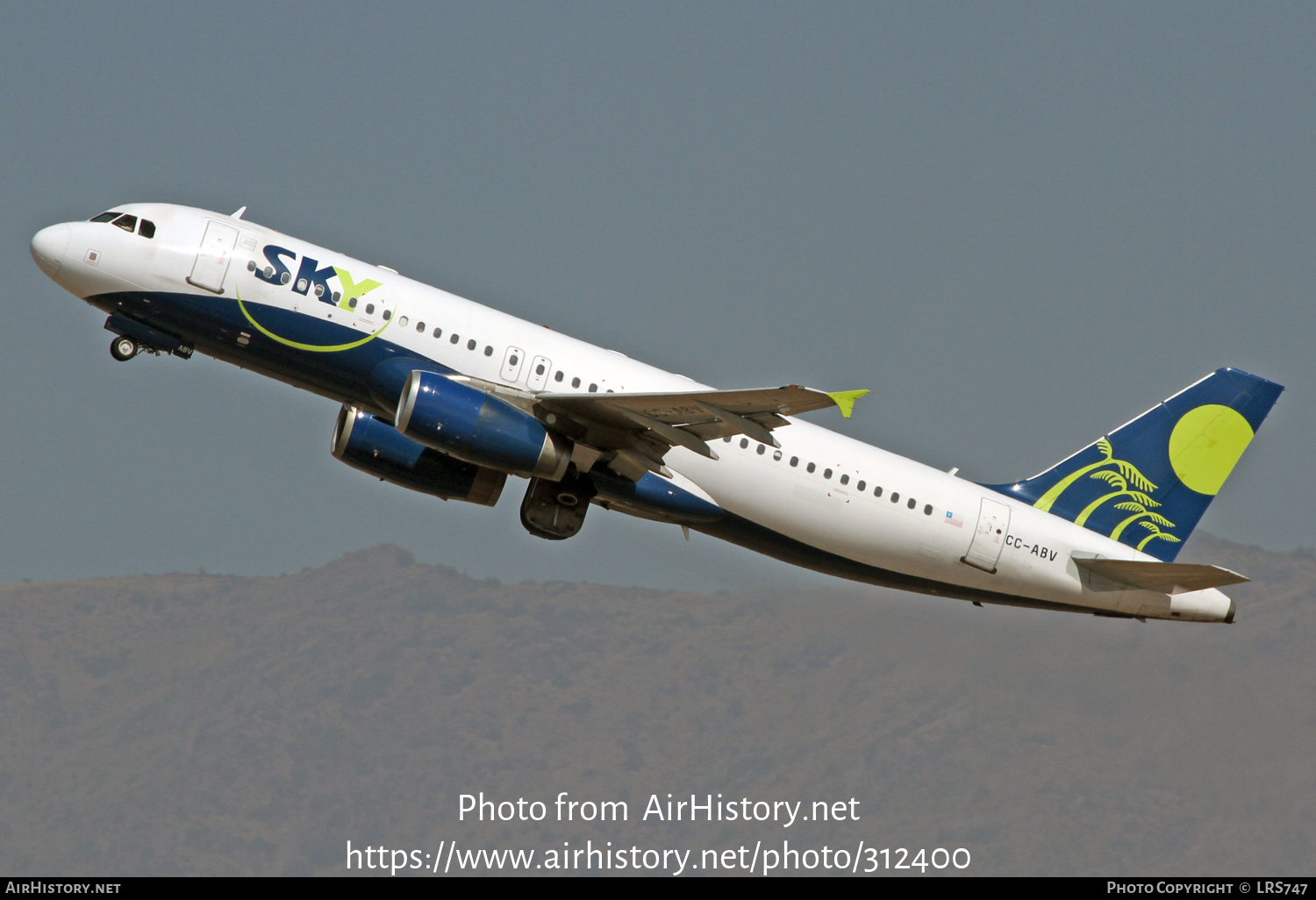 Aircraft Photo of CC-ABV | Airbus A320-233 | Sky Airline | AirHistory.net #312400