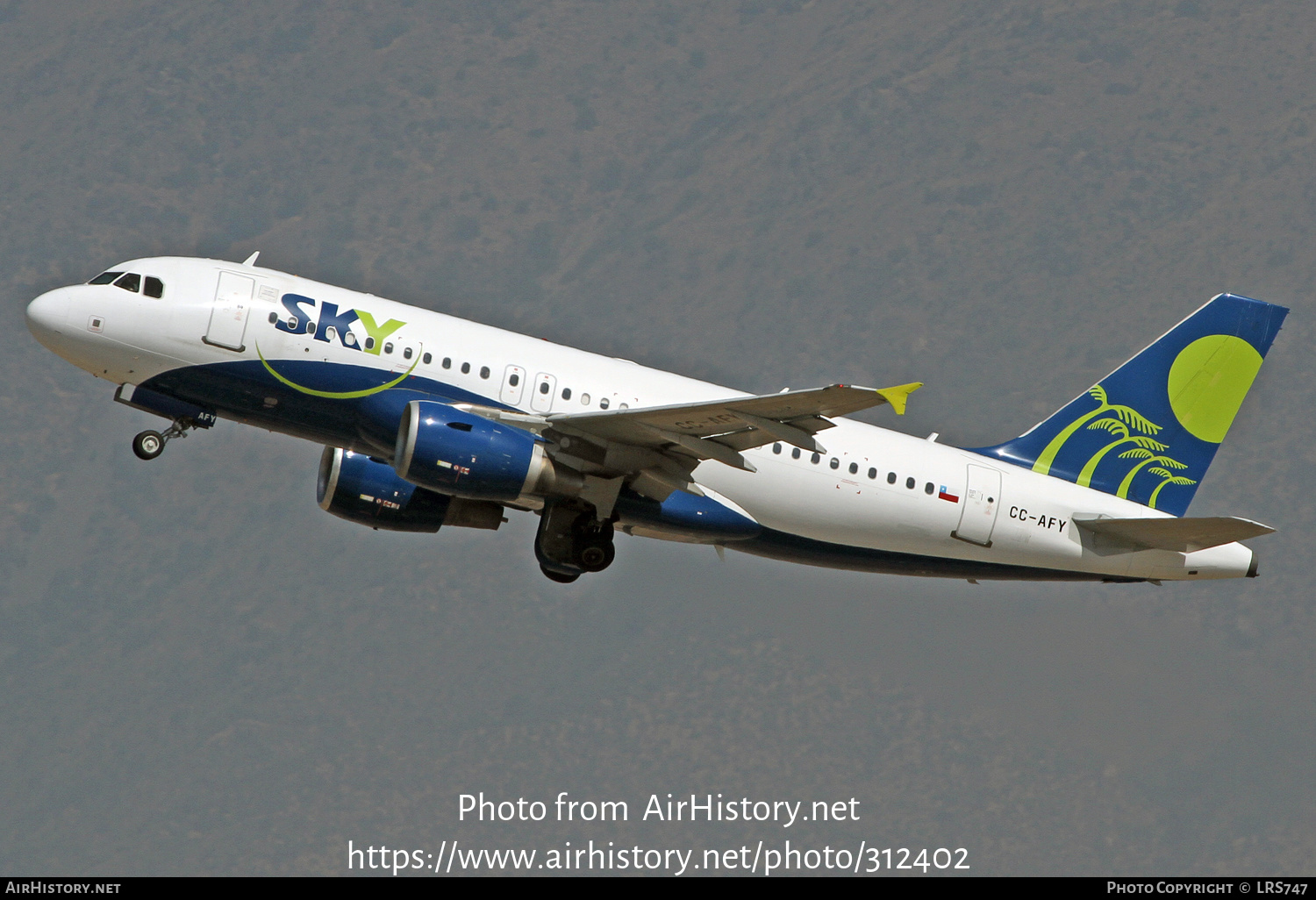 Aircraft Photo of CC-AFY | Airbus A319-111 | Sky Airline | AirHistory.net #312402