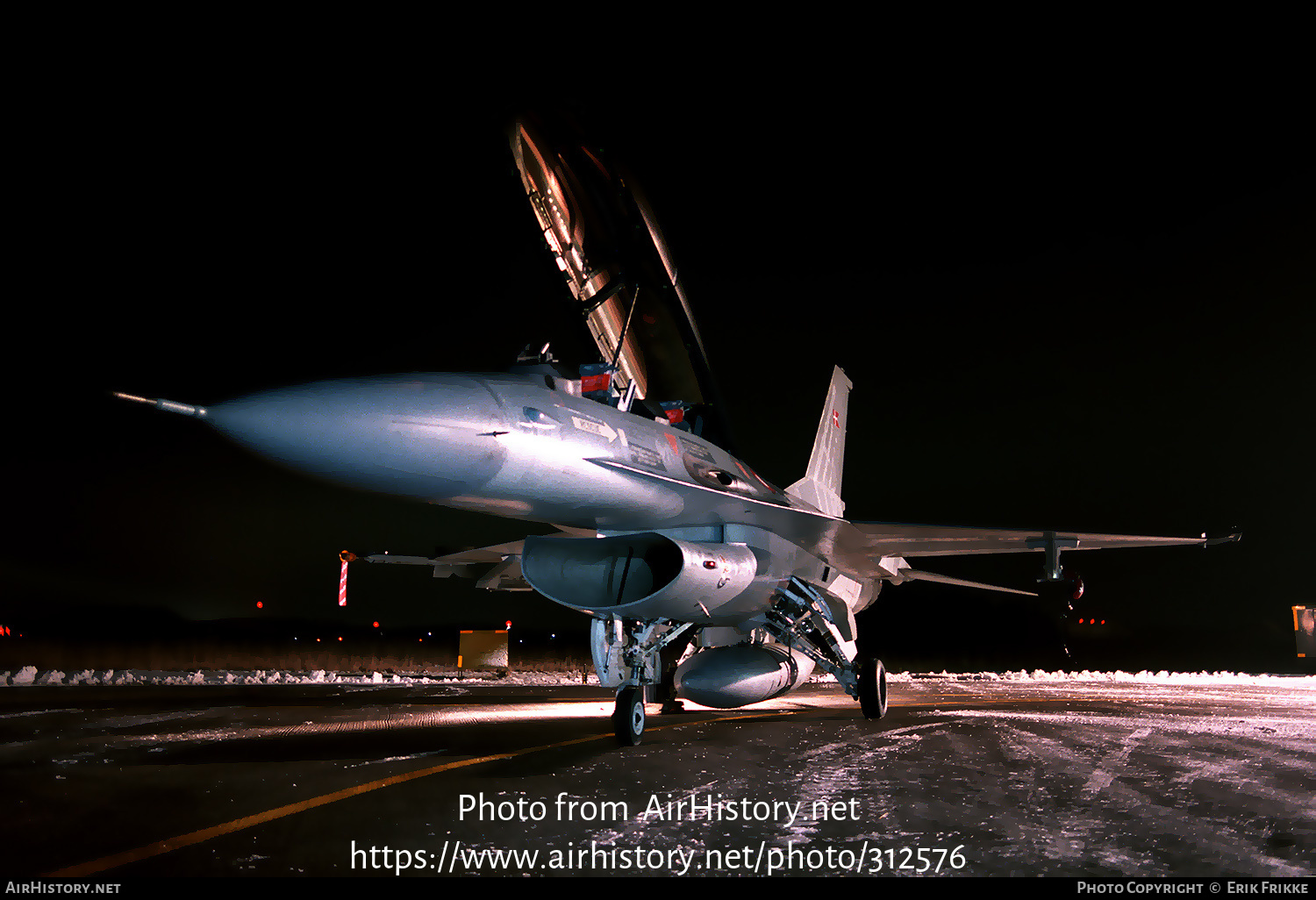 Aircraft Photo of ET-205 | General Dynamics F-16B Fighting Falcon | Denmark - Air Force | AirHistory.net #312576