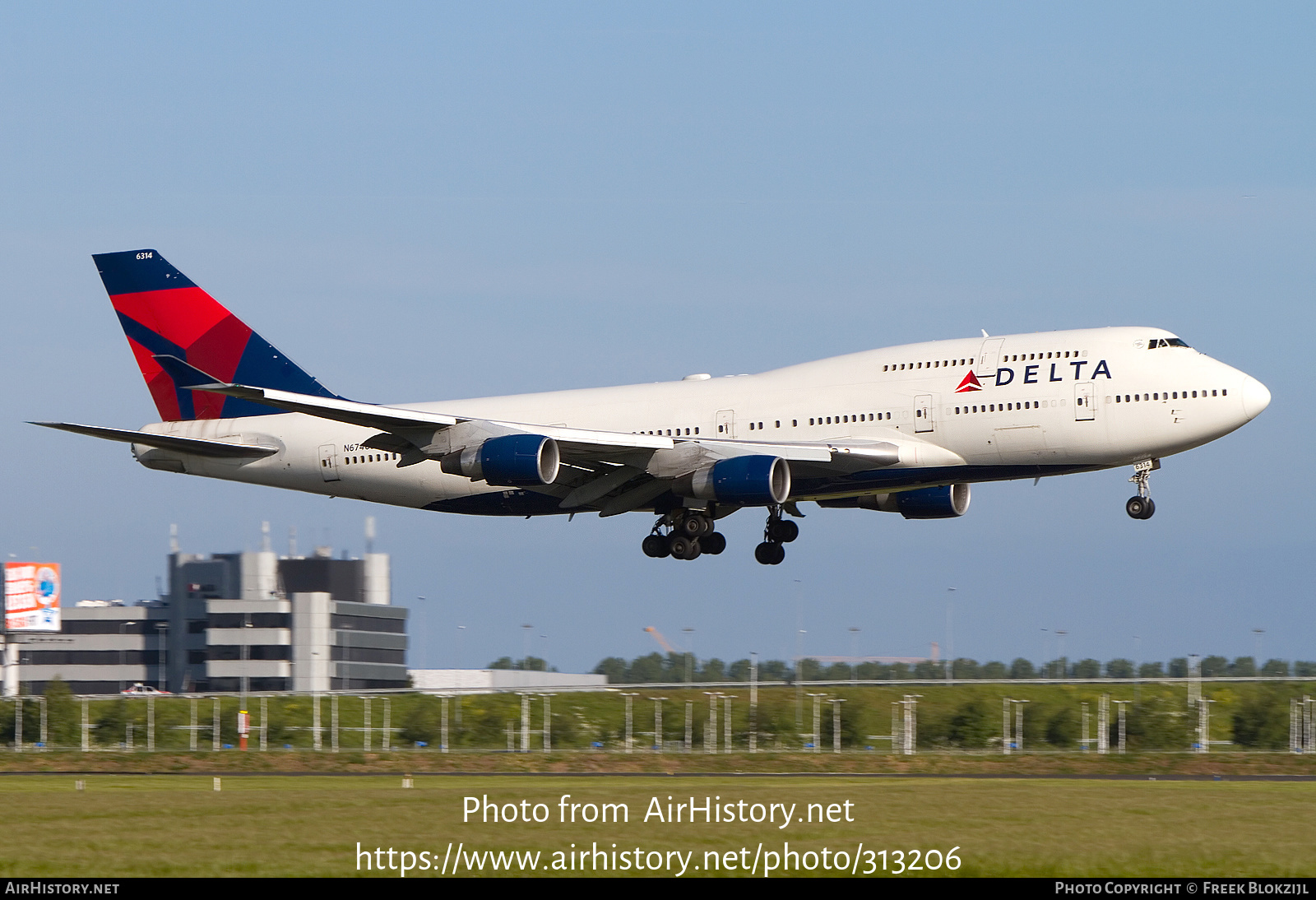 Aircraft Photo of N674US | Boeing 747-451 | Delta Air Lines | AirHistory.net #313206