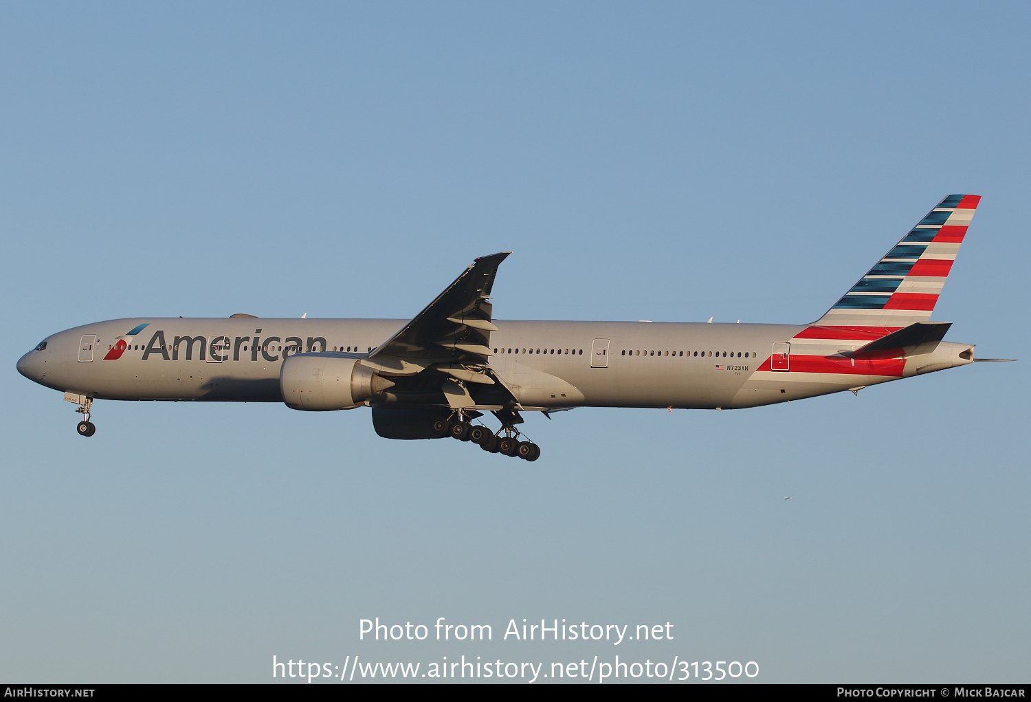 Aircraft Photo of N723AN, Boeing 777-323/ER, American Airlines