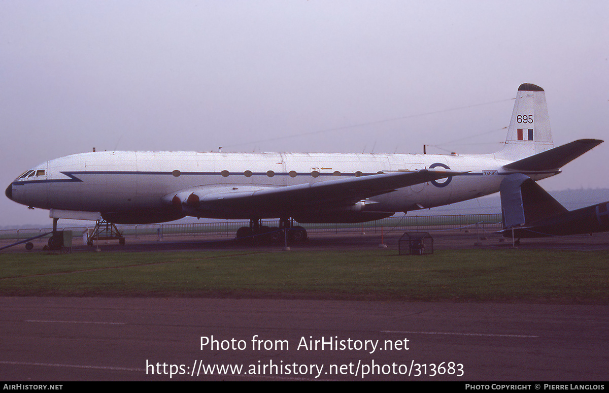 Aircraft Photo of XK695 | De Havilland D.H. 106 Comet R.2 | UK - Air Force | AirHistory.net #313683