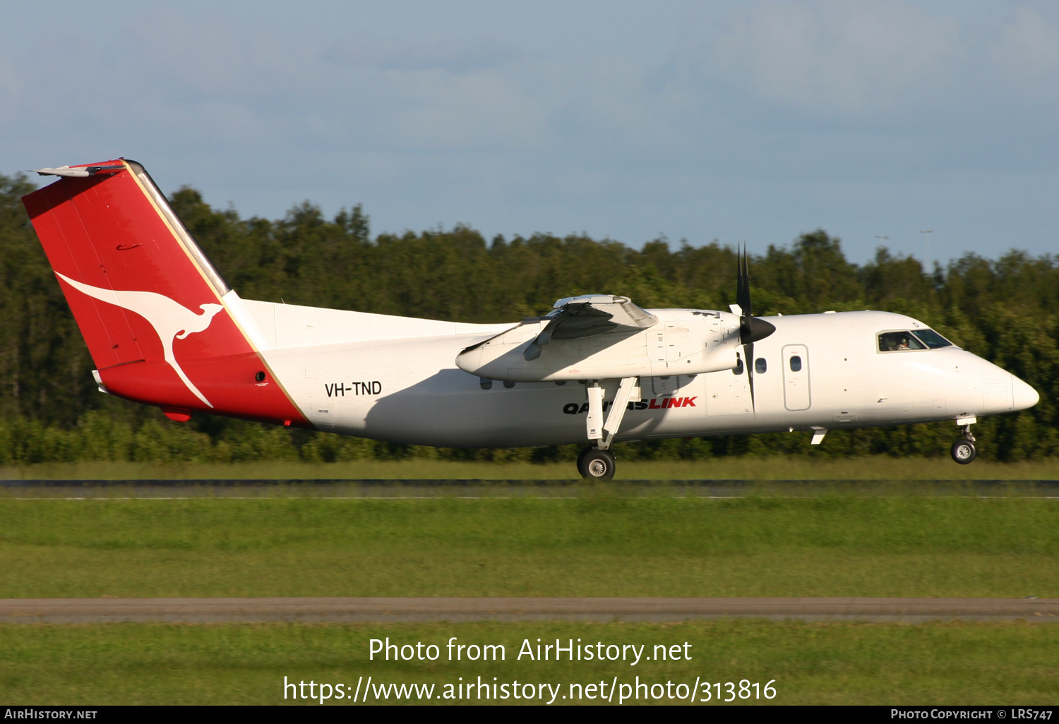 Aircraft Photo of VH-TND | De Havilland Canada DHC-8-102 Dash 8 | QantasLink | AirHistory.net #313816