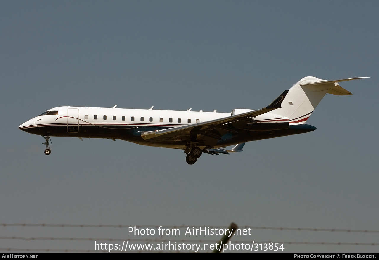 Aircraft Photo of LX-GEX | Bombardier Global Express (BD-700-1A10) | AirHistory.net #313854