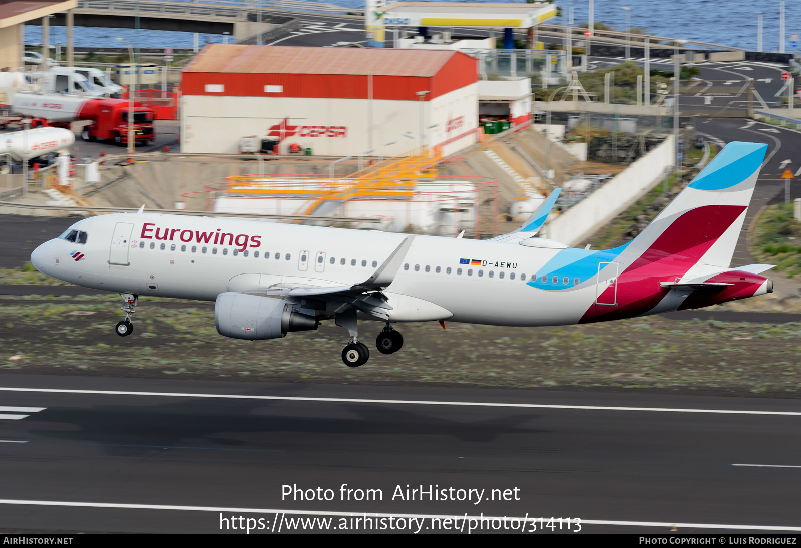 Aircraft Photo of D-AEWU | Airbus A320-214 | Eurowings | AirHistory.net #314113