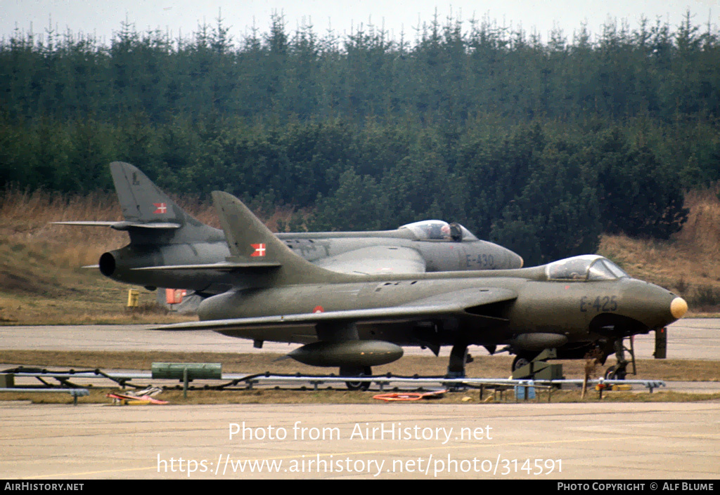 Aircraft Photo of E-425 | Hawker Hunter F51 | Denmark - Air Force | AirHistory.net #314591