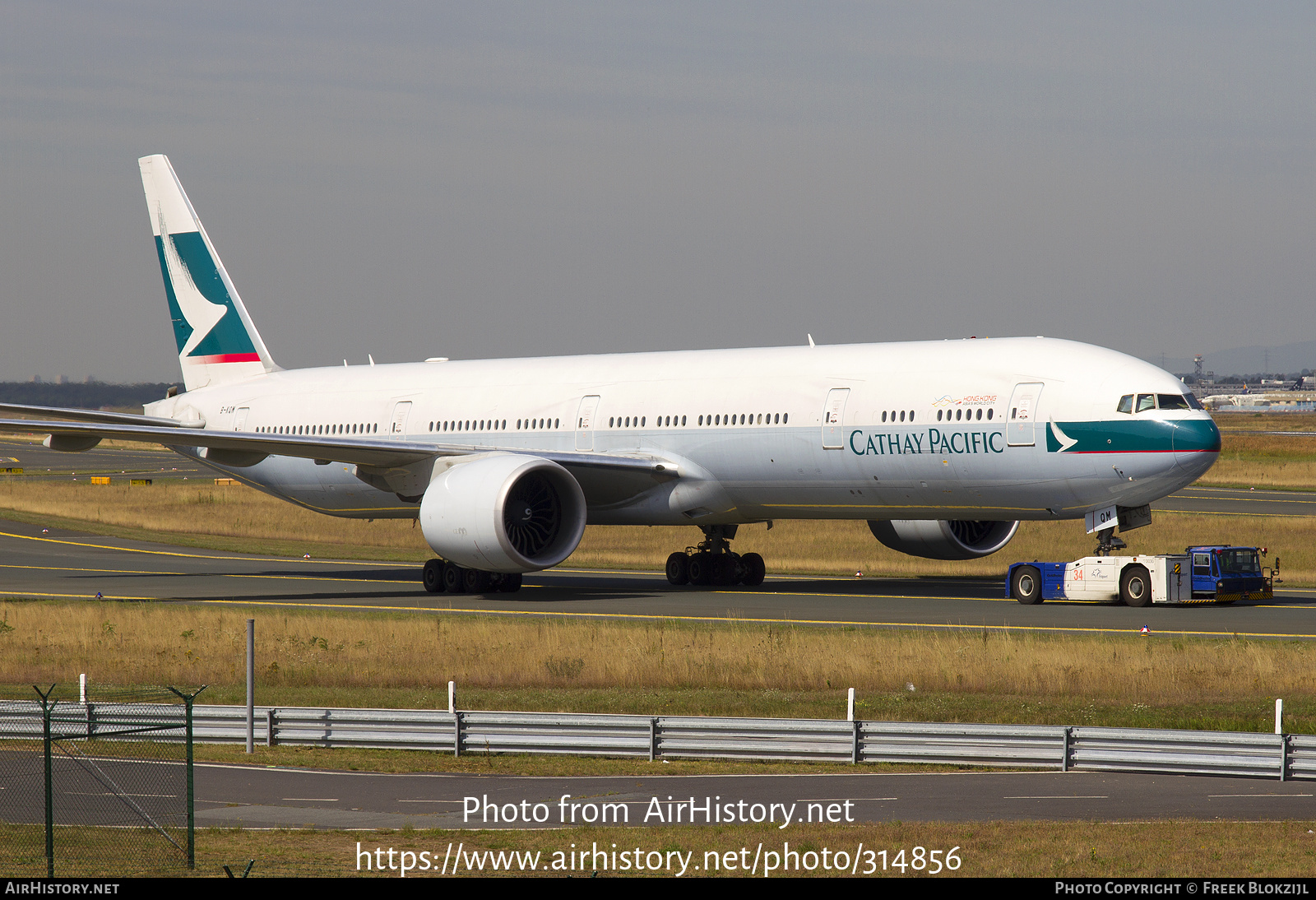 Aircraft Photo Of B-KQM | Boeing 777-367/ER | Cathay Pacific Airways ...