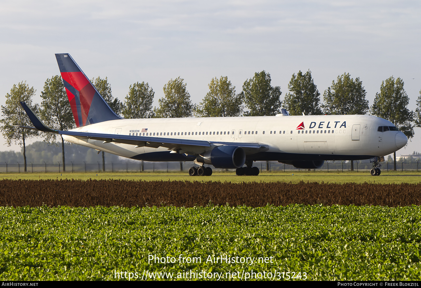 Aircraft Photo of N180DN | Boeing 767-332/ER | Delta Air Lines | AirHistory.net #315243