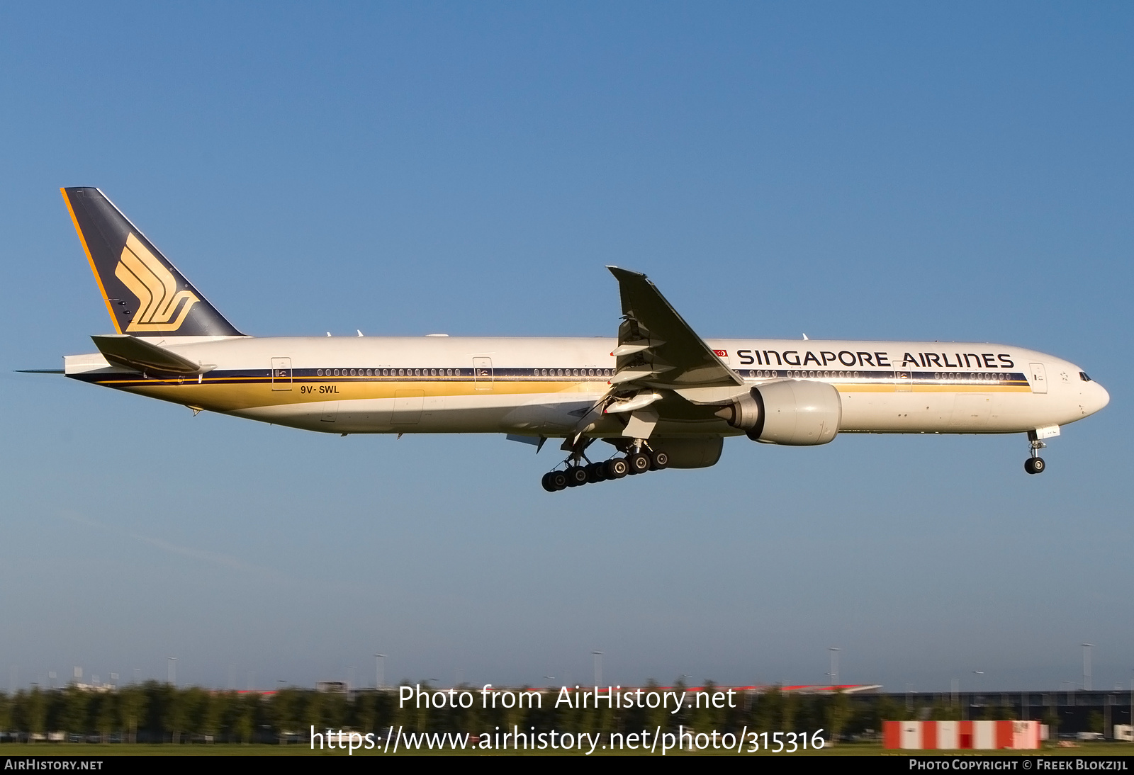 Aircraft Photo of 9V-SWL | Boeing 777-312/ER | Singapore Airlines | AirHistory.net #315316