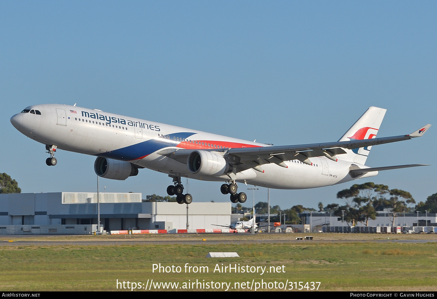 Aircraft Photo of 9M-MTB | Airbus A330-323 | Malaysia Airlines | AirHistory.net #315437