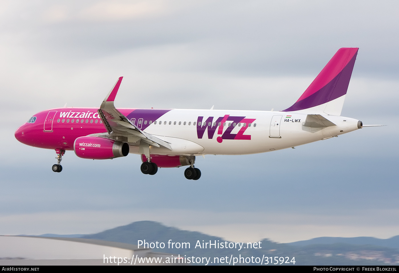 Aircraft Photo of HA-LWX | Airbus A320-232 | Wizz Air | AirHistory.net #315924