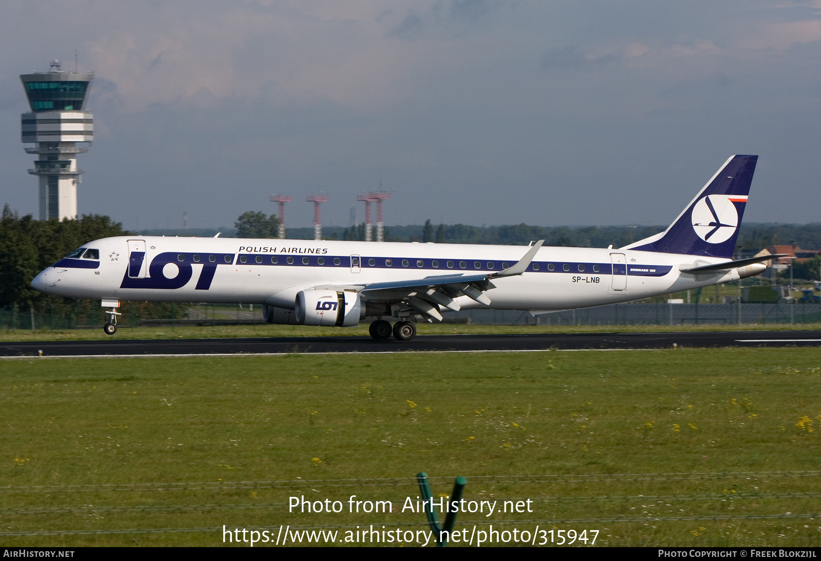 Aircraft Photo of SP-LNB | Embraer 195LR (ERJ-190-200LR) | LOT Polish Airlines - Polskie Linie Lotnicze | AirHistory.net #315947