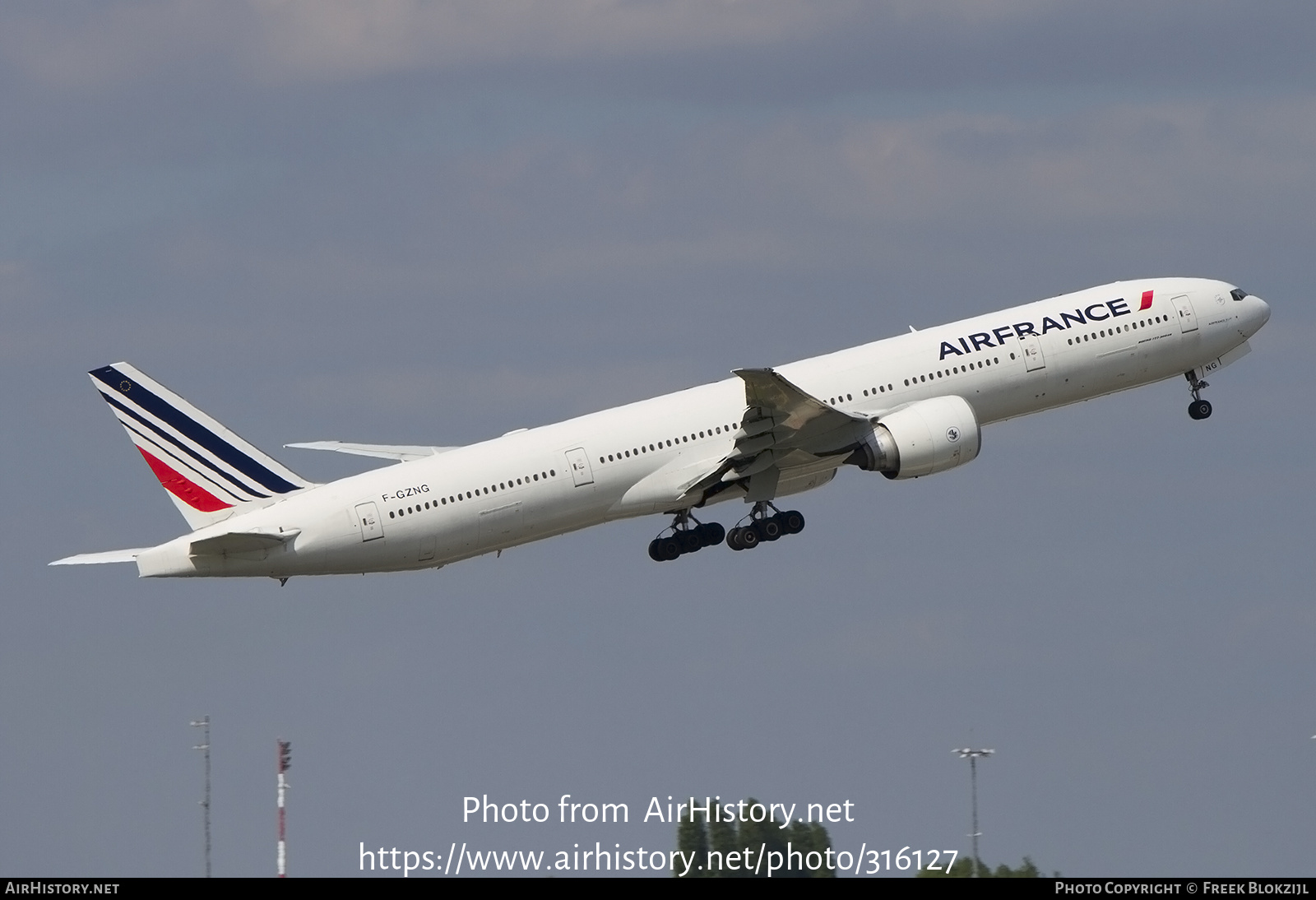 Aircraft Photo of F-GZNG | Boeing 777-328/ER | Air France | AirHistory.net #316127