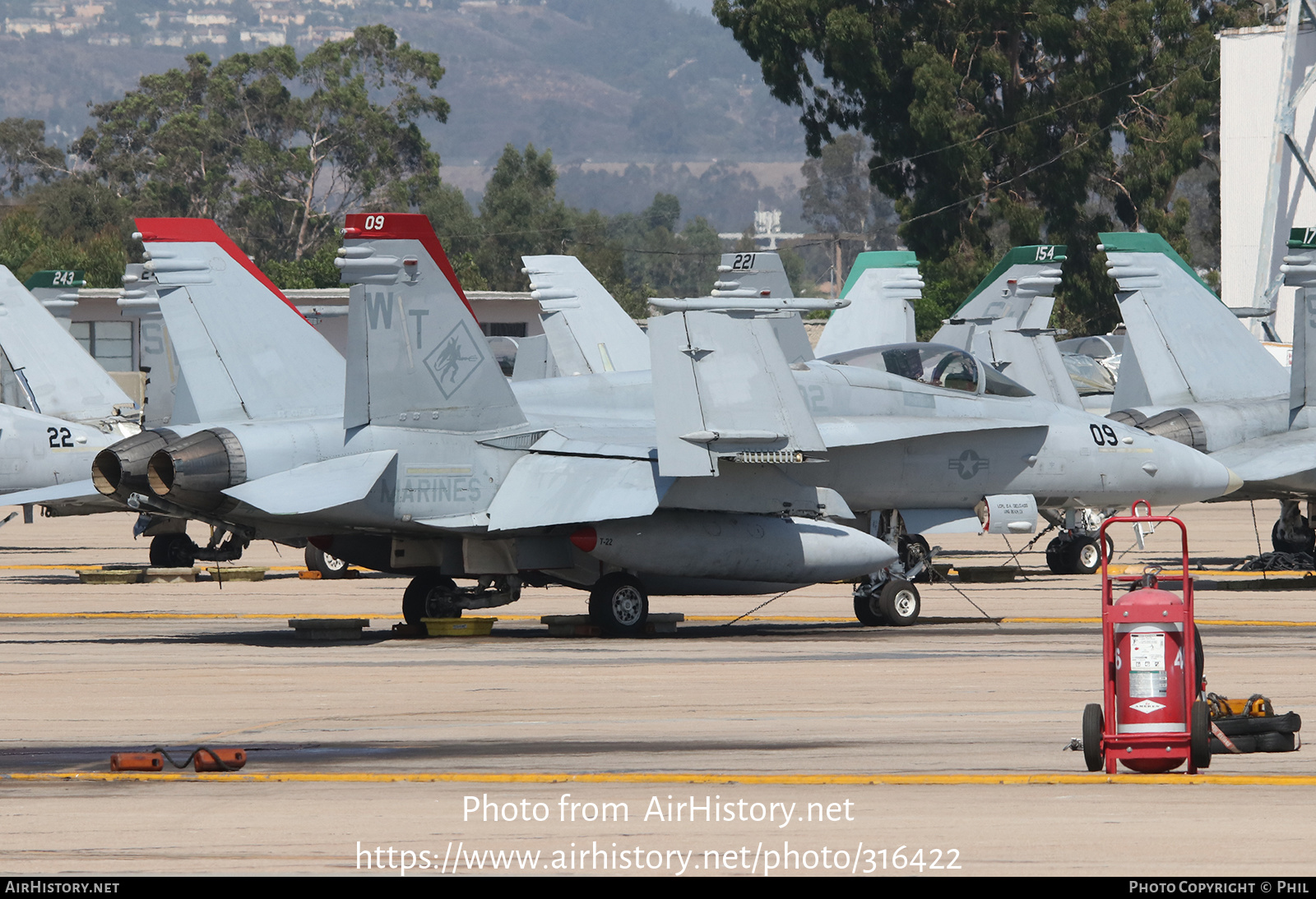 Aircraft Photo of 164907 | McDonnell Douglas F/A-18C Hornet | USA - Marines | AirHistory.net #316422