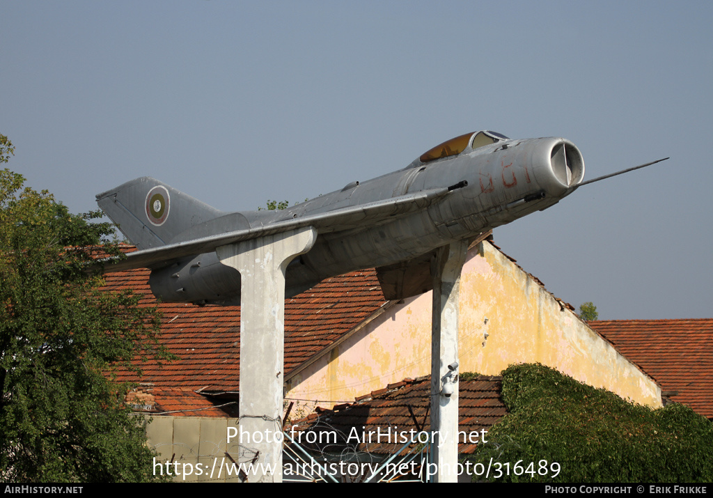 Aircraft Photo of 681 | Mikoyan-Gurevich MiG-19S | Bulgaria - Air Force | AirHistory.net #316489