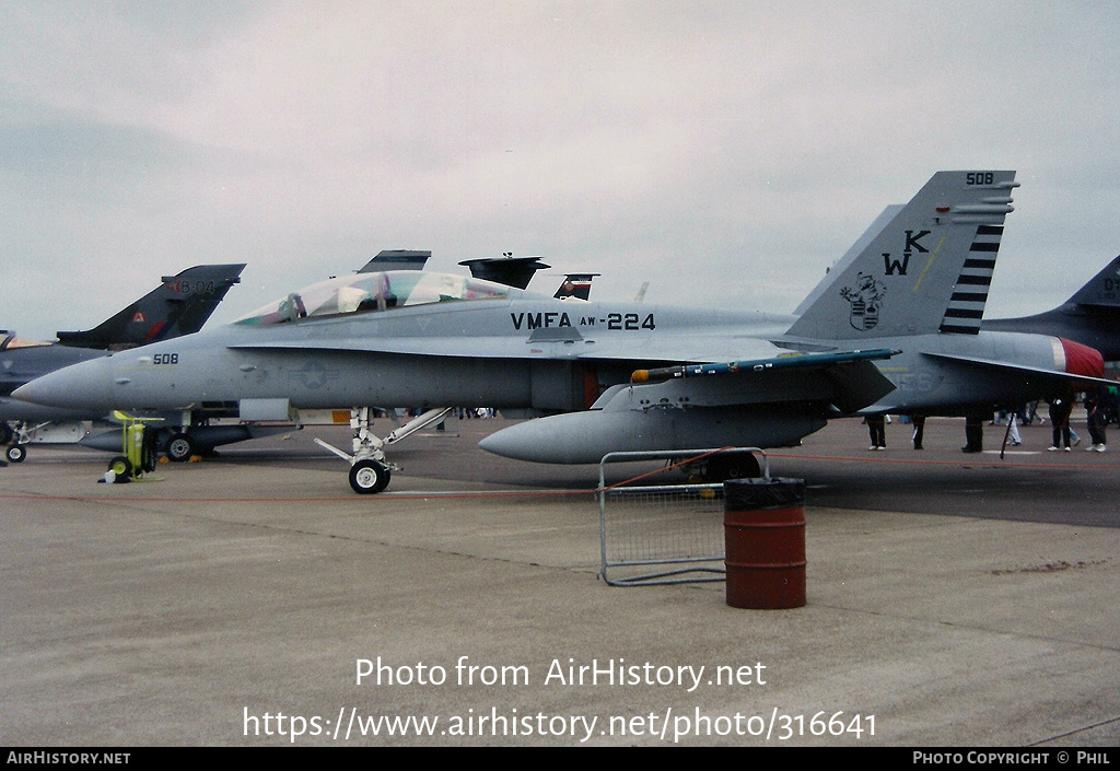 Aircraft Photo of 164880 | McDonnell Douglas F/A-18D Hornet | USA - Marines | AirHistory.net #316641