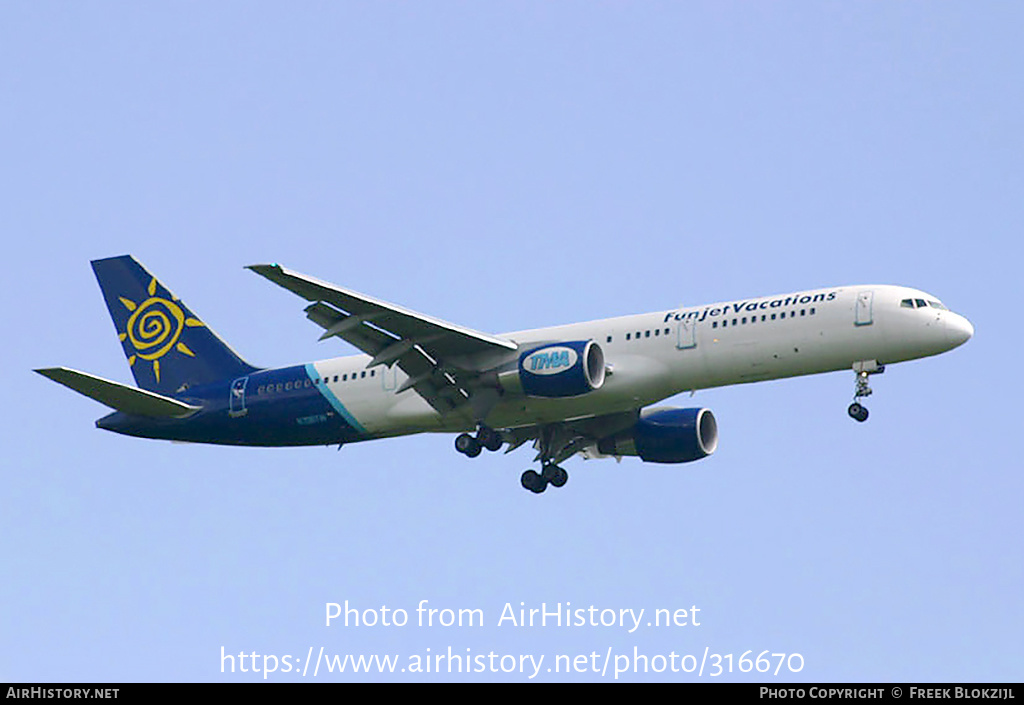 Aircraft Photo of N952PG | Boeing 757-236 | Funjet Vacations | AirHistory.net #316670