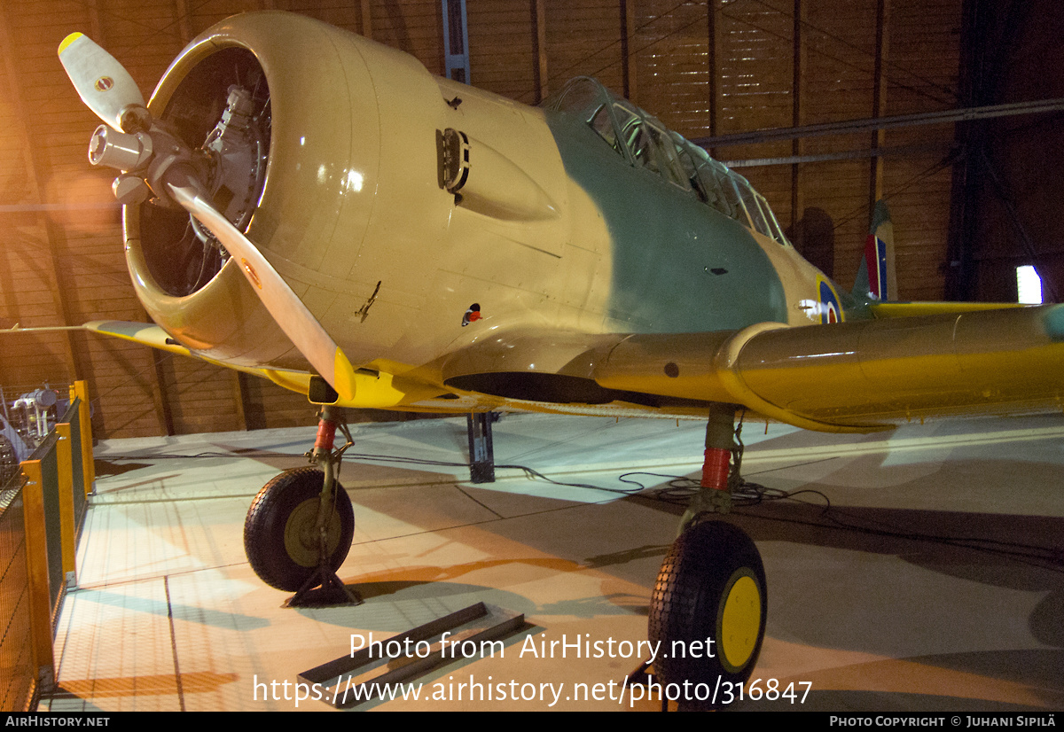 Aircraft Photo of FT422 | North American AT-16 Harvard IIB | UK - Air Force | AirHistory.net #316847