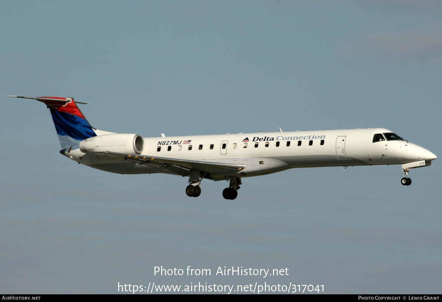 Aircraft Photo of N827MJ | Embraer ERJ-145LR (EMB-145LR) | Delta Connection | AirHistory.net #317041