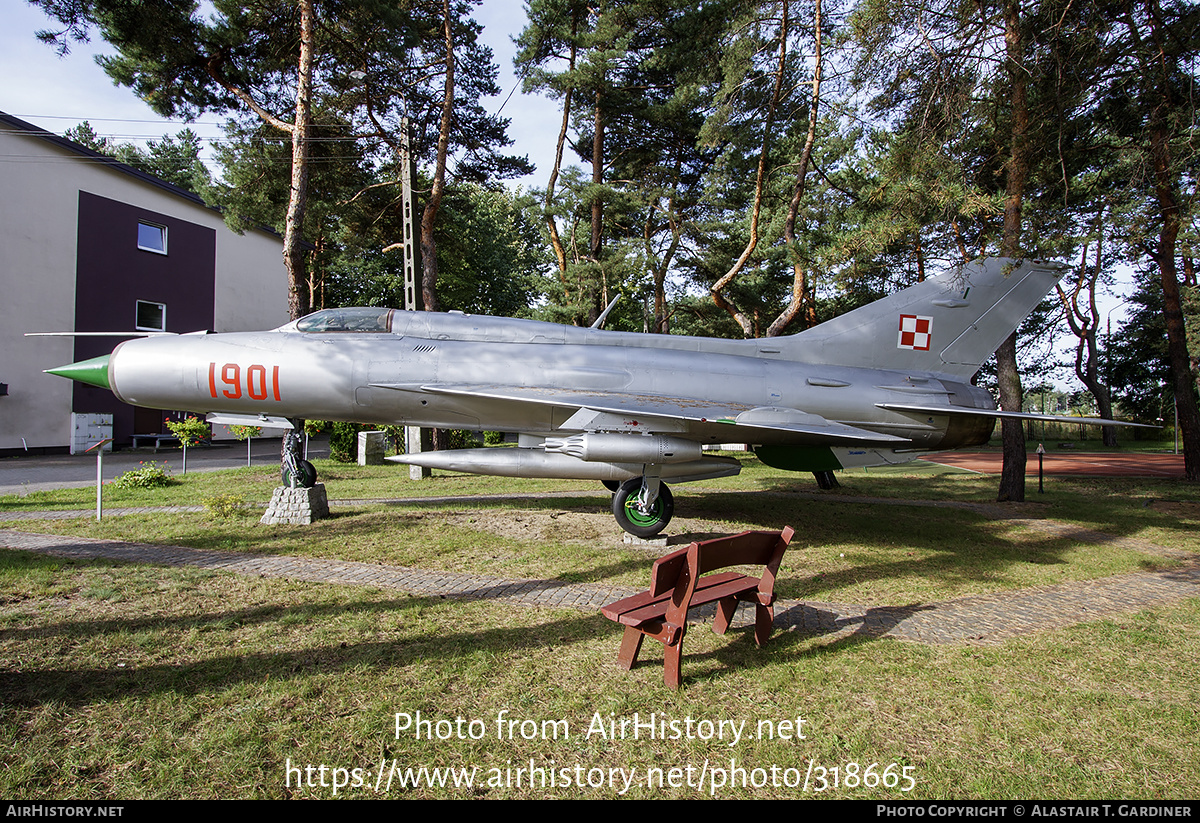 Aircraft Photo of 1901 | Mikoyan-Gurevich MiG-21PF | Poland - Air Force | AirHistory.net #318665