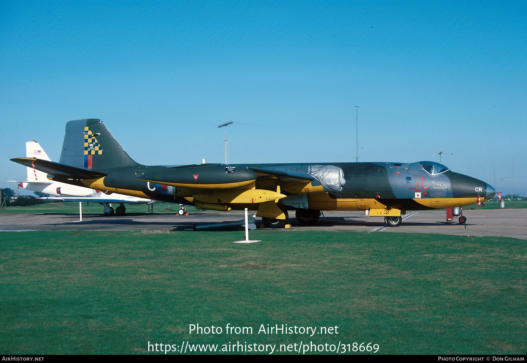 Aircraft Photo of WK124 | English Electric Canberra TT18 | UK - Air Force | AirHistory.net #318669