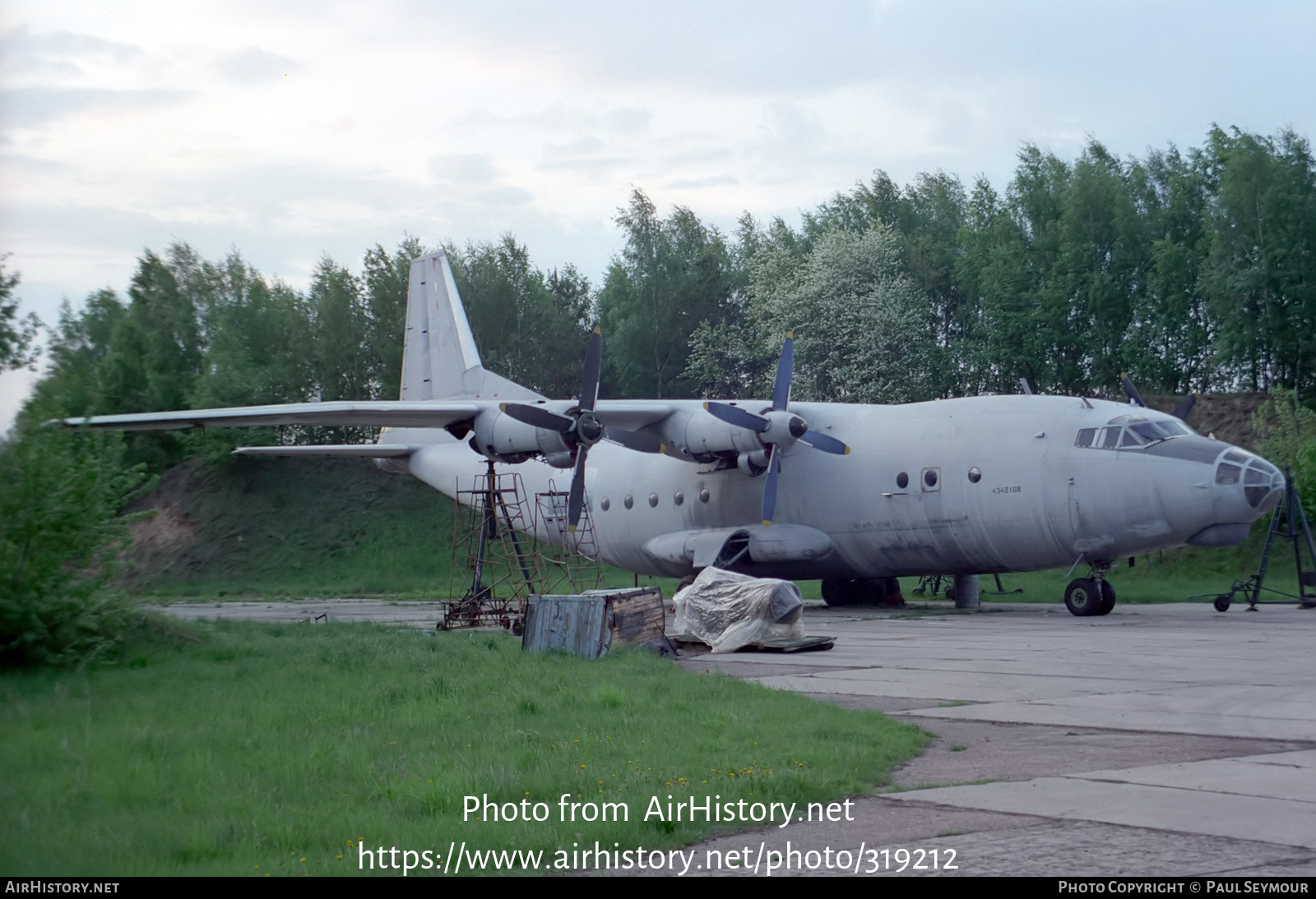 Aircraft Photo of 08 yellow | Antonov An-12BP | Belarus - Air Force | AirHistory.net #319212