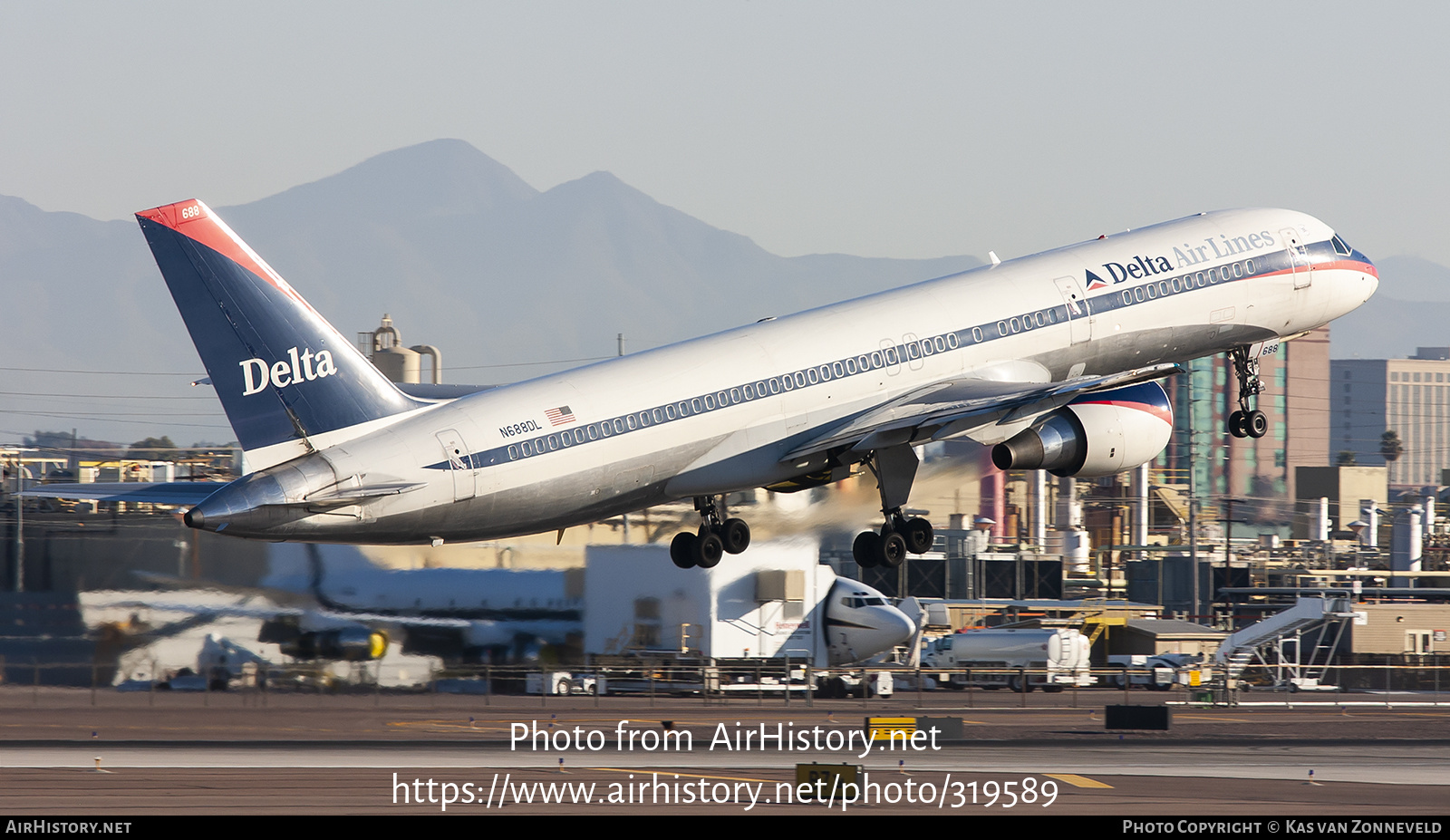 Aircraft Photo of N688DL | Boeing 757-232 | Delta Air Lines | AirHistory.net #319589